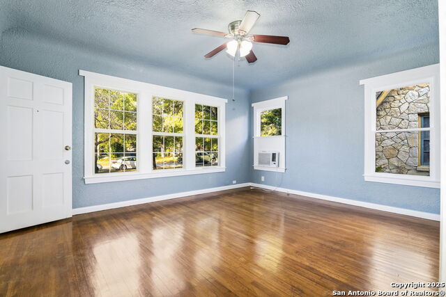 Listing photo id 16 for 438 W Kings Hwy