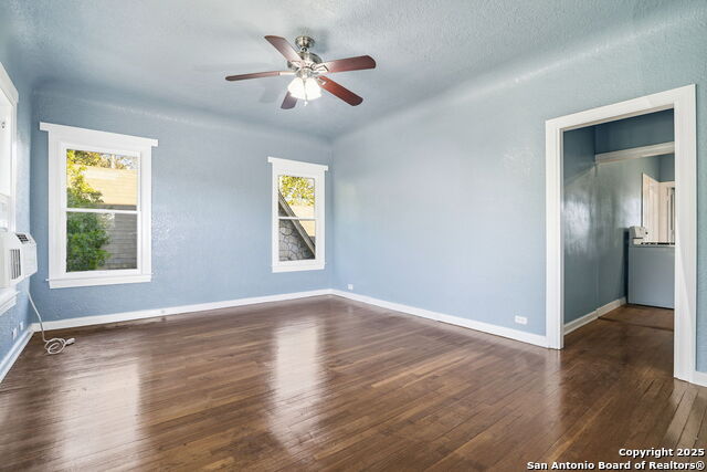 Listing photo id 20 for 438 W Kings Hwy
