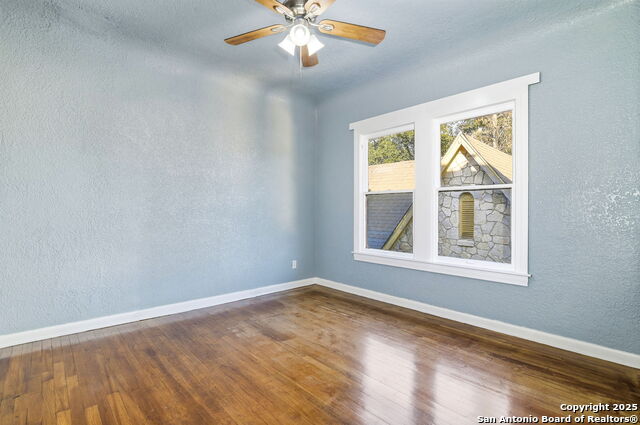 Listing photo id 21 for 438 W Kings Hwy