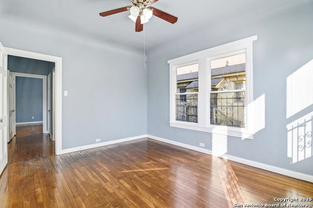 Listing photo id 3 for 438 W Kings Hwy