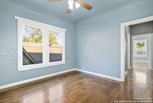 Listing photo id 4 for 438 W Kings Hwy