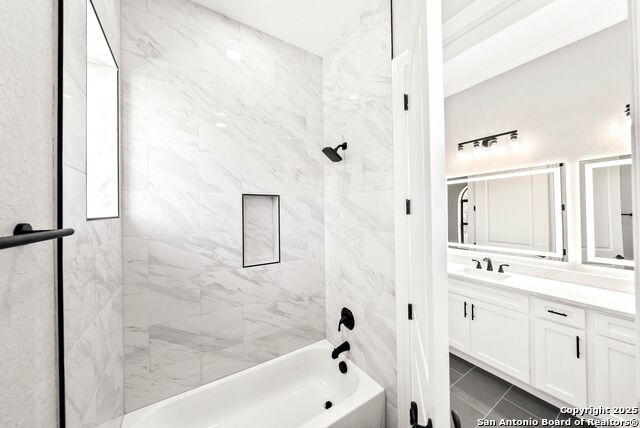 Image 33 of 45 For 1954 Venezia