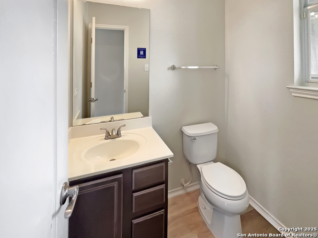 Image 10 of 21 For 5724 Columbia