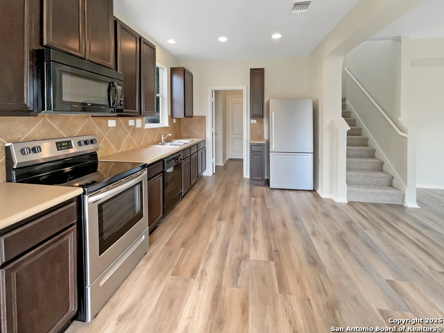 Image 12 of 21 For 5724 Columbia