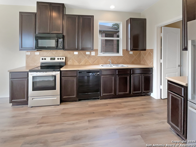 Image 6 of 21 For 5724 Columbia