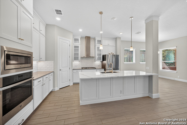 Listing photo id 12 for 22811 Grande Vista