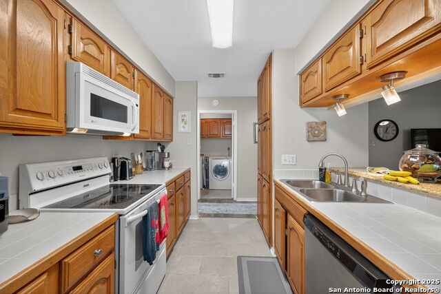 Image 15 of 28 For 7930 Roanoke Run 1111