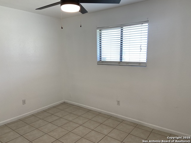 Image 17 of 27 For 1301 Greenlawn C