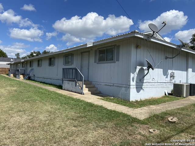 Image 2 of 27 For 1301 Greenlawn C