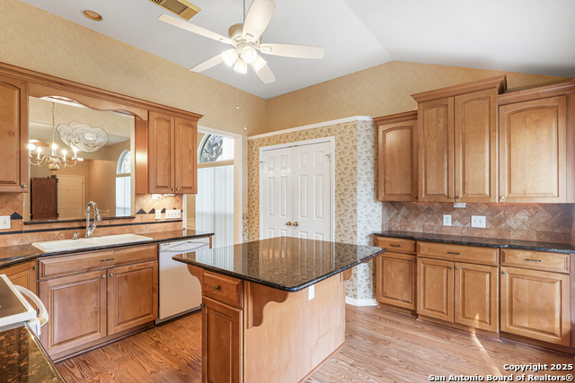 Image 10 of 30 For 2500 Grove Park