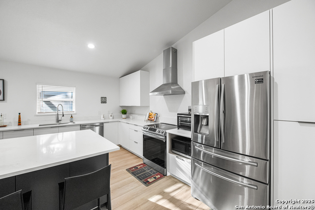 Listing photo id 9 for 12319 La Albada St