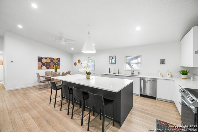 Listing photo id 11 for 12319 La Albada St