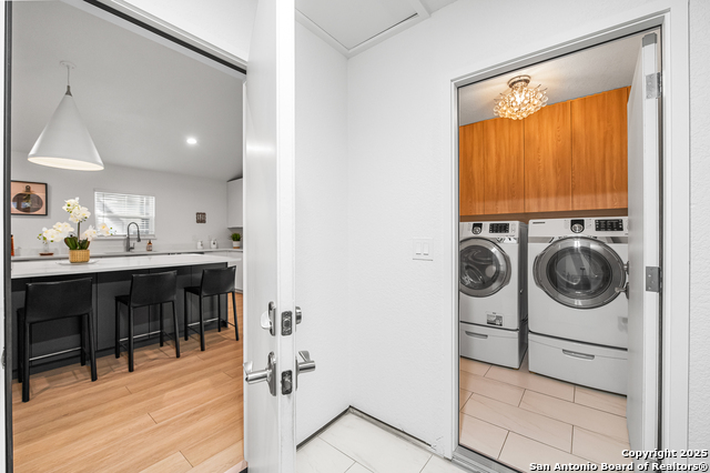 Listing photo id 12 for 12319 La Albada St