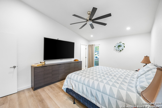 Listing photo id 15 for 12319 La Albada St