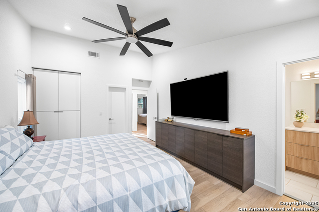 Listing photo id 16 for 12319 La Albada St