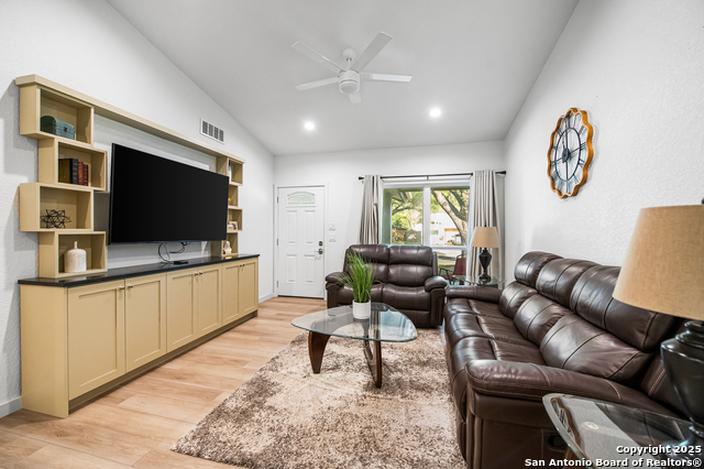 Listing photo id 3 for 12319 La Albada St