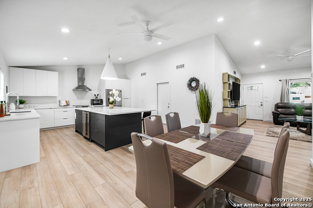 Listing photo id 5 for 12319 La Albada St