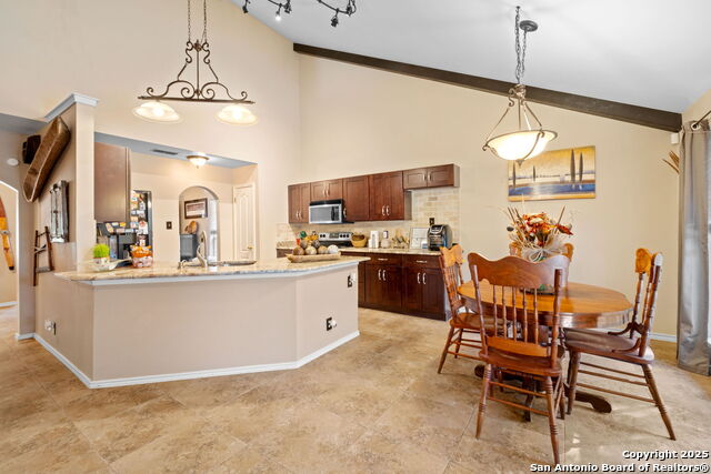 Image 13 of 37 For 12211 Hart Crest