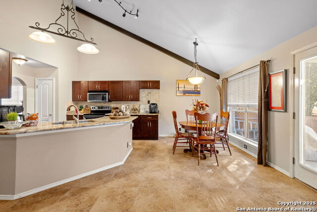 Image 14 of 37 For 12211 Hart Crest