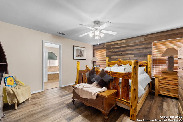 Image 19 of 37 For 12211 Hart Crest