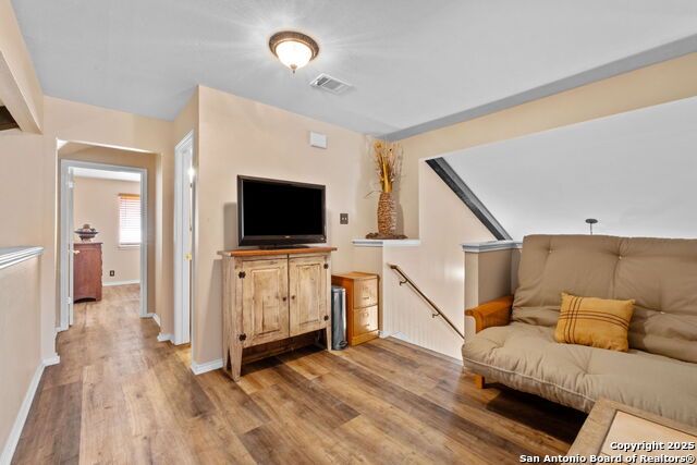 Image 22 of 37 For 12211 Hart Crest