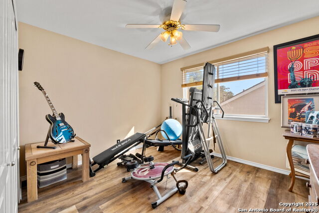 Image 23 of 37 For 12211 Hart Crest