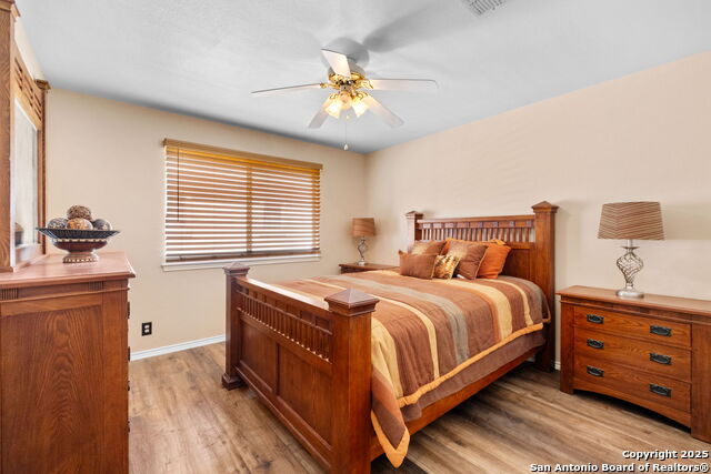 Image 25 of 37 For 12211 Hart Crest