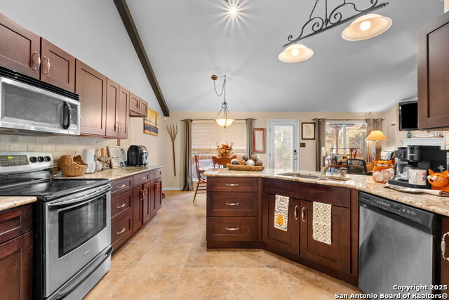 Image 5 of 37 For 12211 Hart Crest