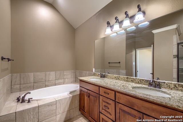 Image 18 of 27 For 104 N. Elise Dr.