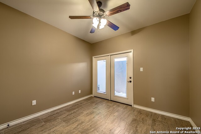 Image 20 of 27 For 104 N. Elise Dr.