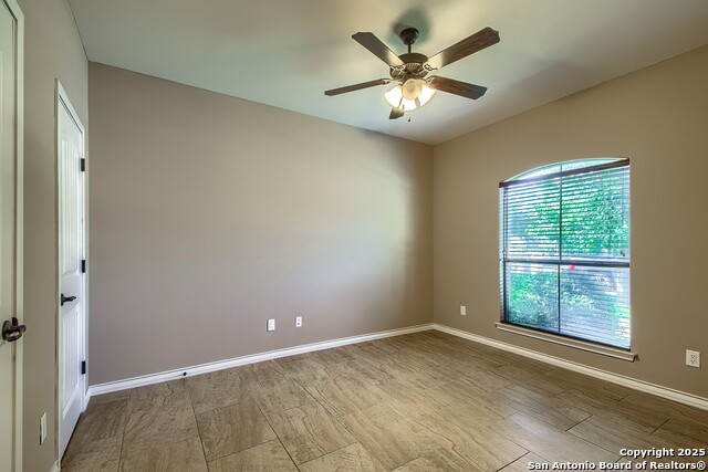 Image 5 of 27 For 104 N. Elise Dr.