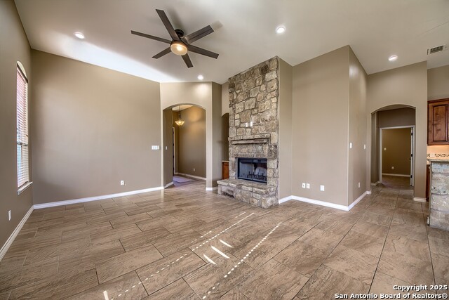 Image 9 of 27 For 104 N. Elise Dr.