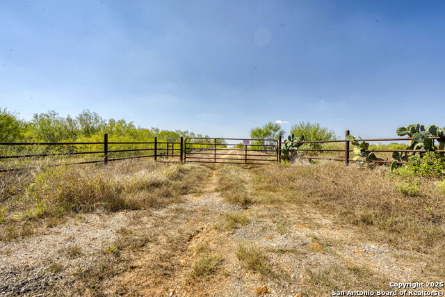 Details for 3530 Cr 331 E, Jourdanton, TX 78026