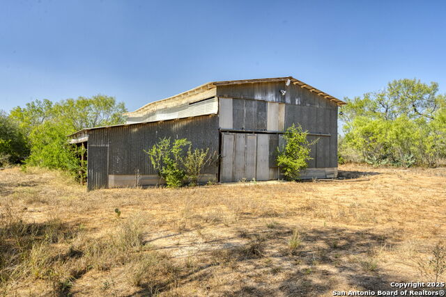 Listing photo id 8 for 3530 Cr 331 E