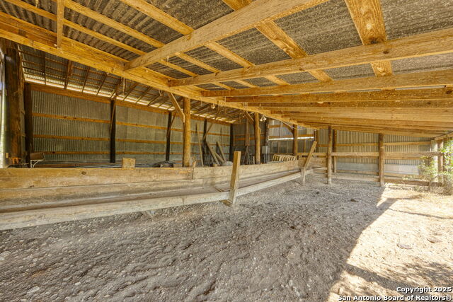 Listing photo id 11 for 3530 Cr 331 E