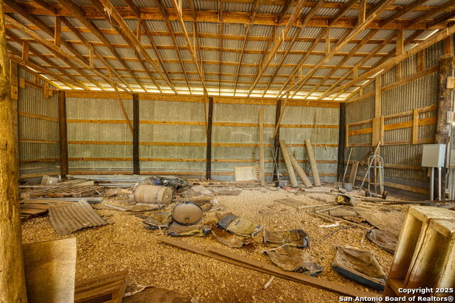 Listing photo id 12 for 3530 Cr 331 E