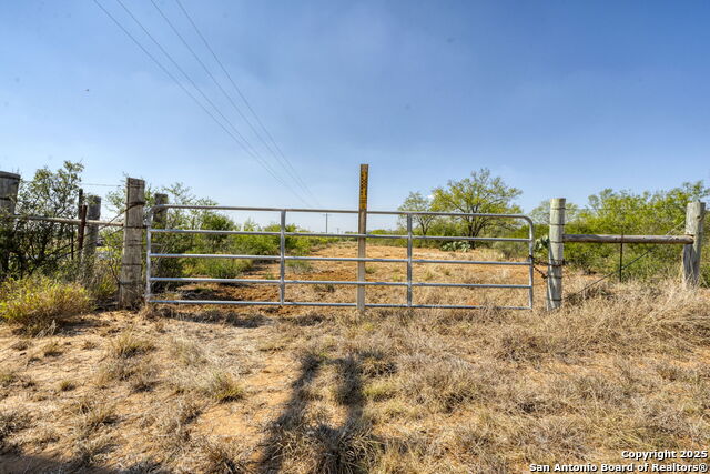 Listing photo id 0 for 3530 Cr 331 E