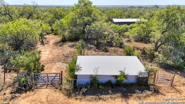 Listing photo id 40 for 3530 Cr 331 E