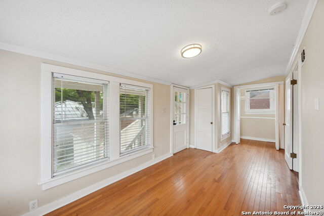 Image 20 of 22 For 707 Pine St N