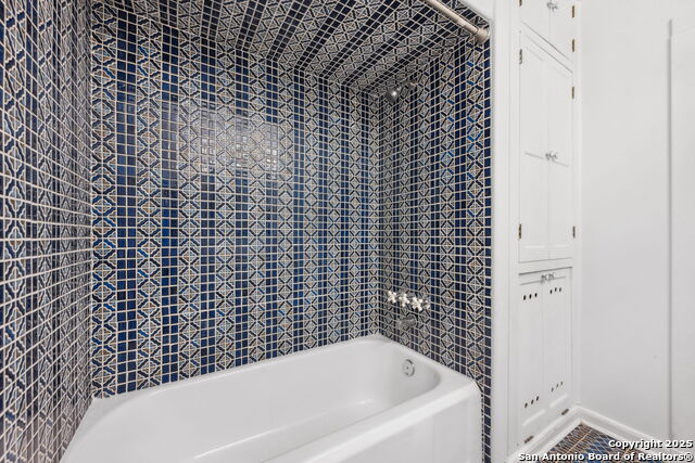 Image 21 of 22 For 707 Pine St N