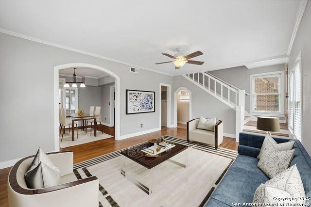 Image 3 of 22 For 707 Pine St N