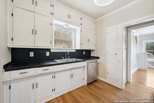 Image 4 of 22 For 707 Pine St N