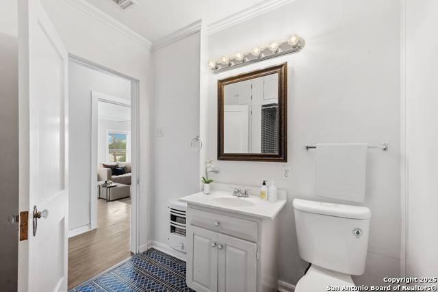 Image 9 of 22 For 707 Pine St N