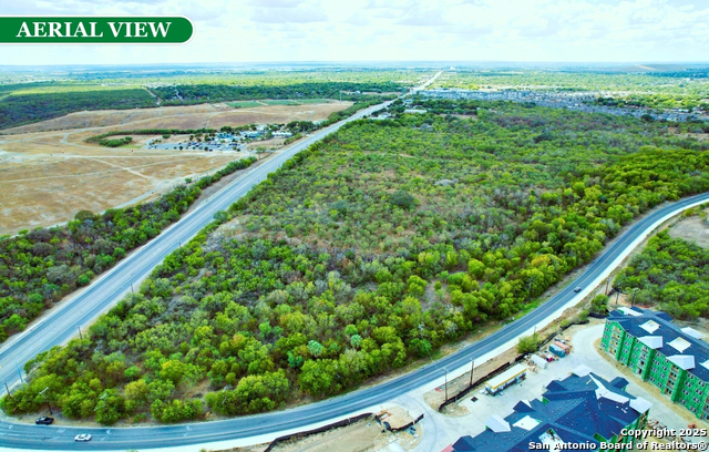 Listing photo id 9 for 5039 Old Pearsall Rd