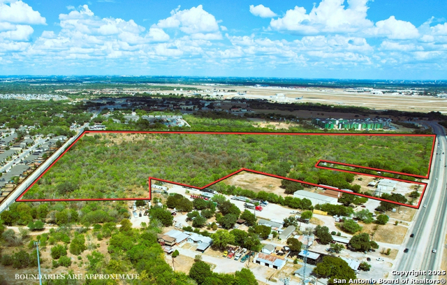 Listing photo id 10 for 5039 Old Pearsall Rd