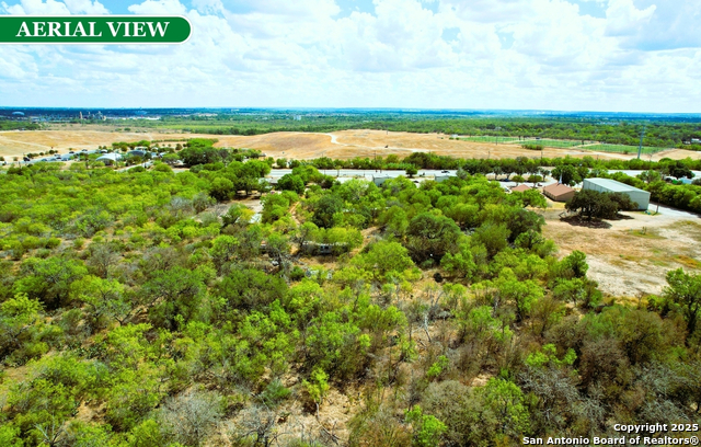 Listing photo id 3 for 5039 Old Pearsall Rd