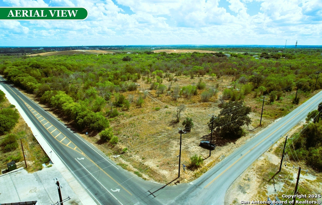 Listing photo id 5 for 5039 Old Pearsall Rd