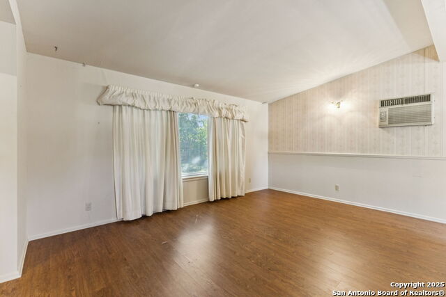 Image 7 of 32 For 4518 Tropical