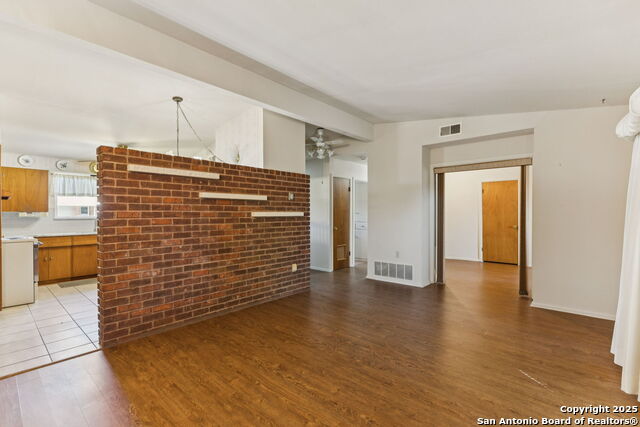 Image 9 of 32 For 4518 Tropical