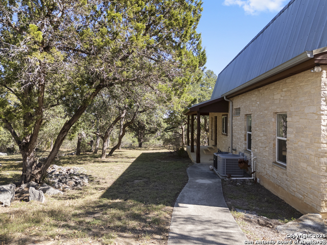 Image 25 of 31 For 631 Eves Spring